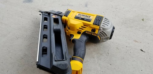 DEWALT DCN692 20v Max XR Brushless Dual Speed Nailer