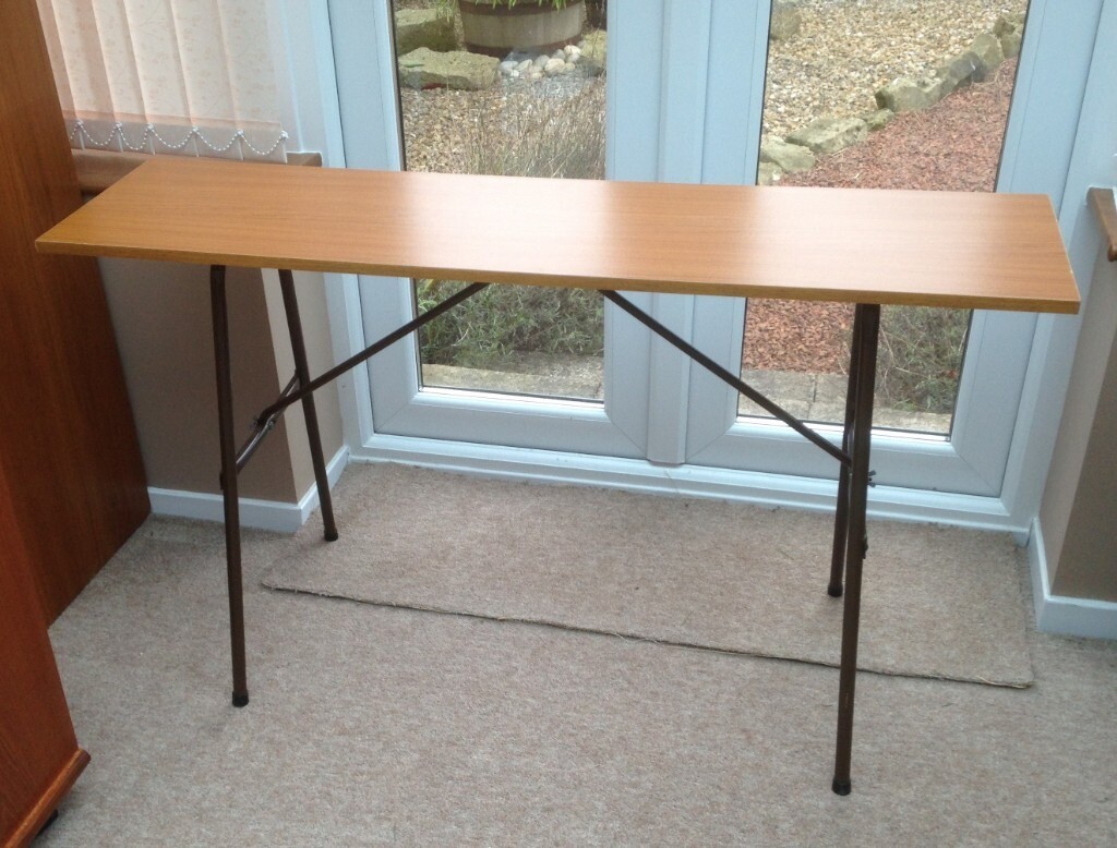KNITTING MACHINE FOLDING TABLE IN EXCELLENT CONDITION in Whickham