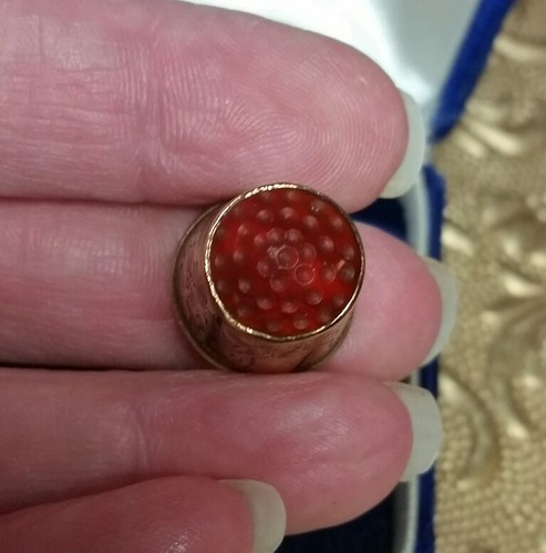 Vintage Swedish Floral Etched 14k Gold Carved Carnelian Sewing Thimble