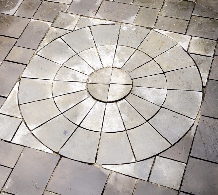 Paving slabs full circle (square kit) in Ipswich, Suffolk Gumtree