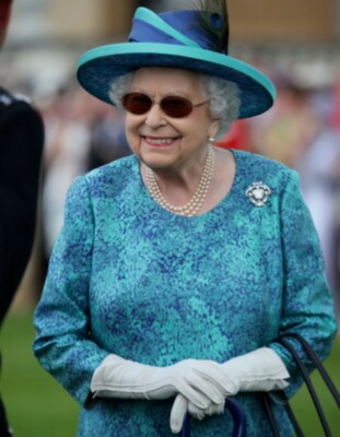 QUEEN ELIZABETH Photo 5x7 Royal London England Great Britain Collectibles