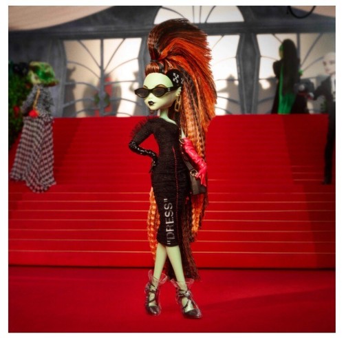 Monster High Mattel Creations Off-White C/O Electra Melody
