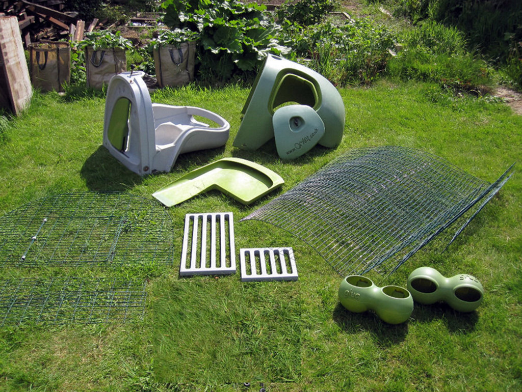 Classic OMLET EGLU - CLEAN COMPLETE Chicken Hen Coop 