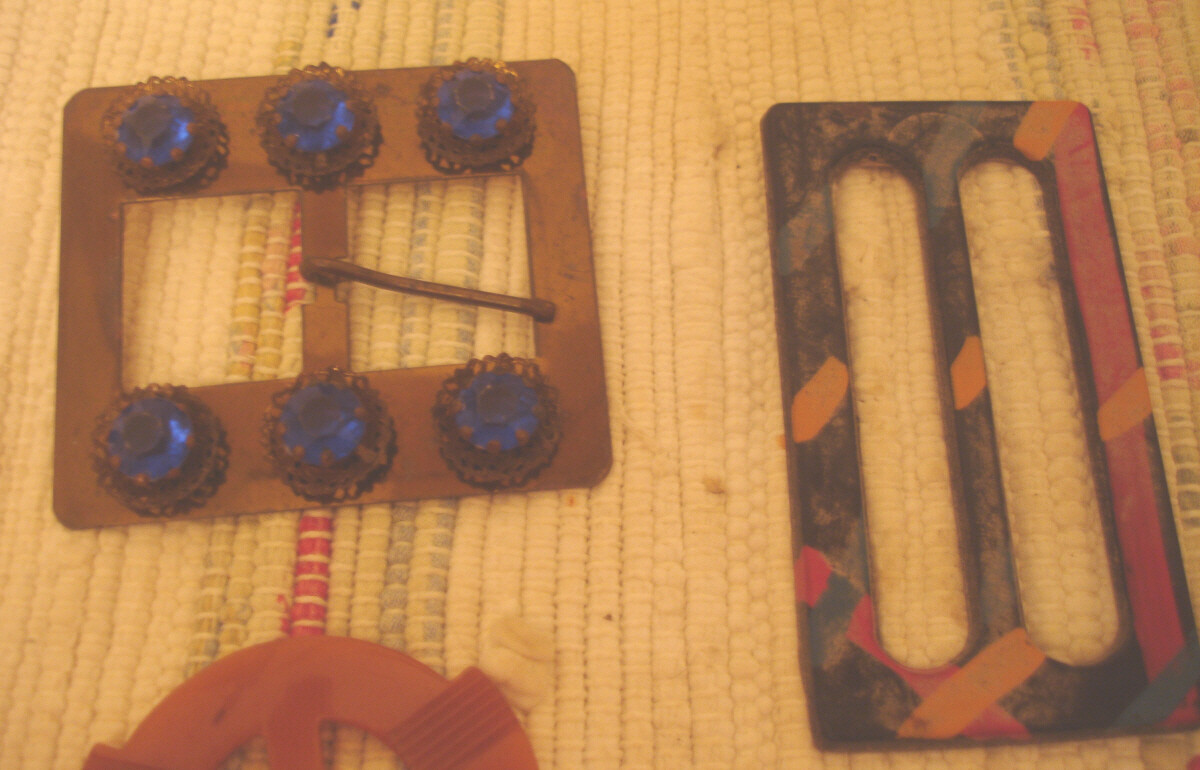 Great Vintage Lot of 7 Art Deco Ladies Belt Buckles Slides - Plastic Metal Wood