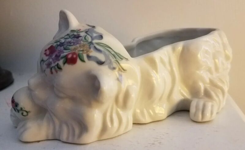 Southern Heirlooms Elizabeth Arden Porcelain Cat Kitten Trinket Box  Or Planter