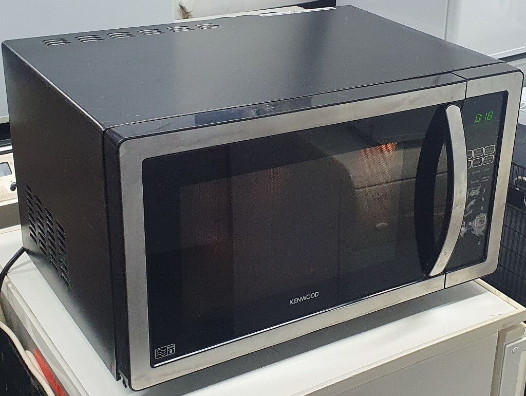 Kenwood K25MSS11 MICROWAVE 900Watts, black colour in Hunslet, West