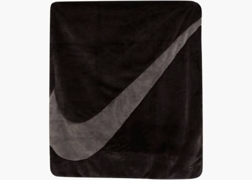New Nike Sportswear Plush Faux Fur Blanket DO3793-220 Black New Nike Sportswear Plush Faux Fur Blanket DO3793-220 Black