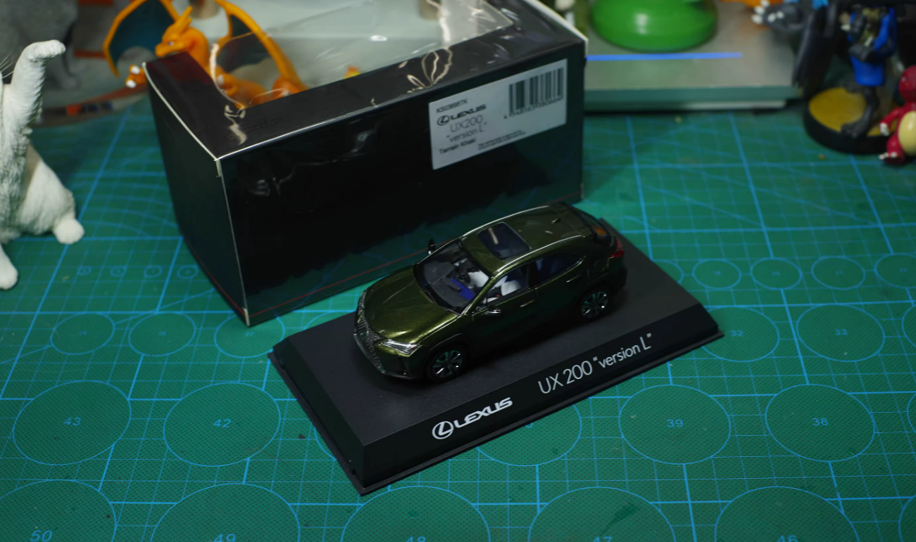 KYOSHO 03695TK Scale 1/43 | LEXUS UX200 L VERSION 2019 GREEN MET