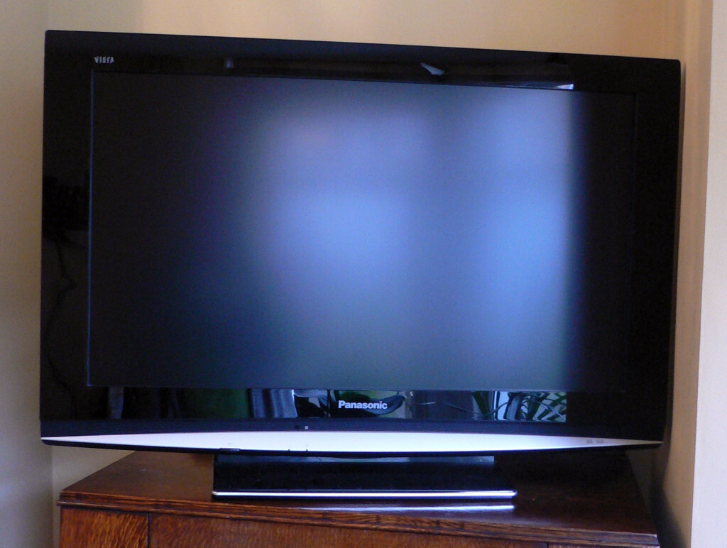 Panasonic Viera 32 inch LCD Television 2008 model TX32LXD85 in