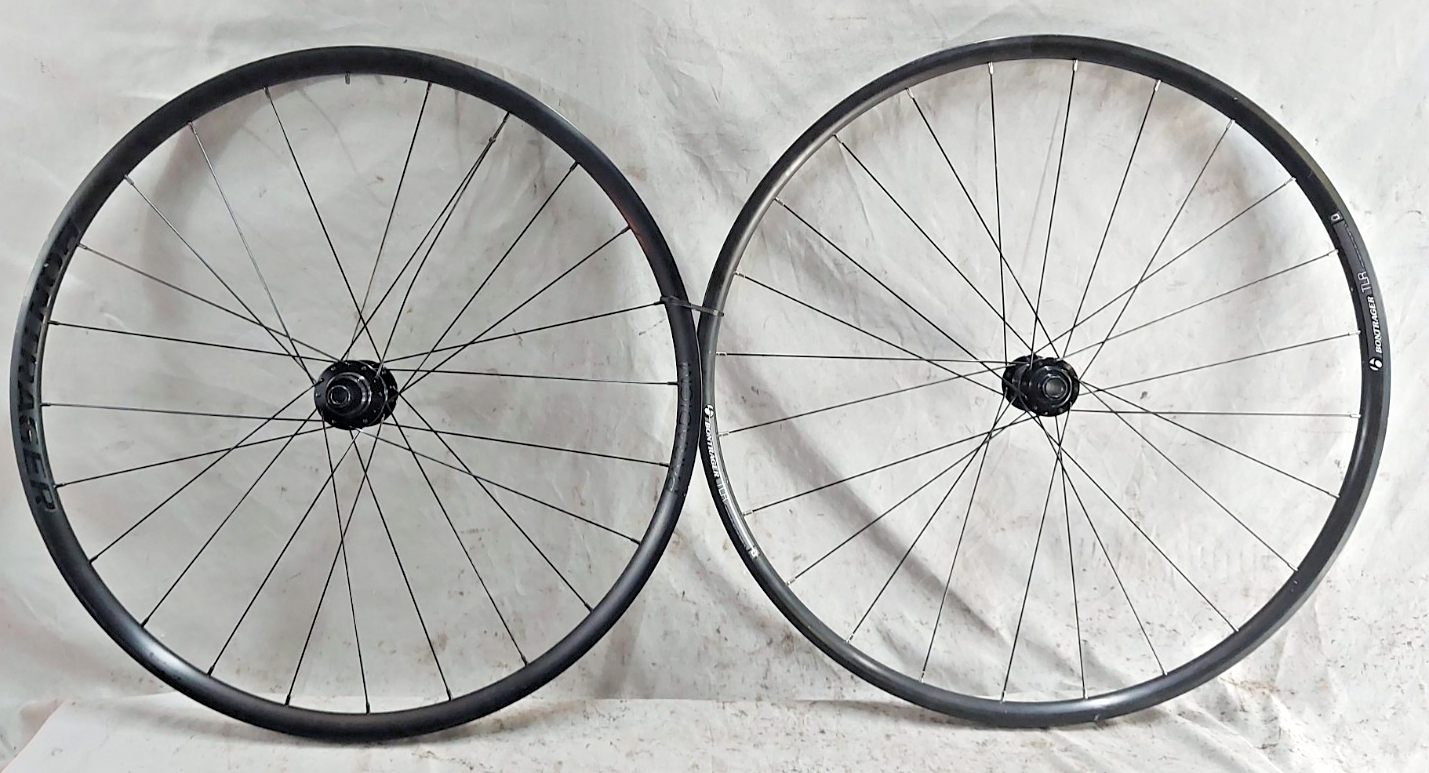 パーツ Bontrager Paradigm TLR Disc 700c Road Bontrager Paradigm TLR Disc 32H 700c Road Wheel - Trek Bikes