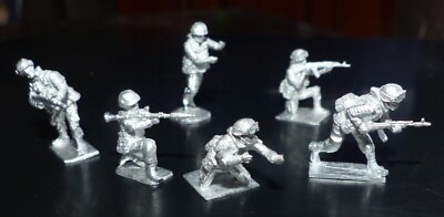 20 Figurines soldats russes moderne/20 Russian soldiers 1/72 in metal