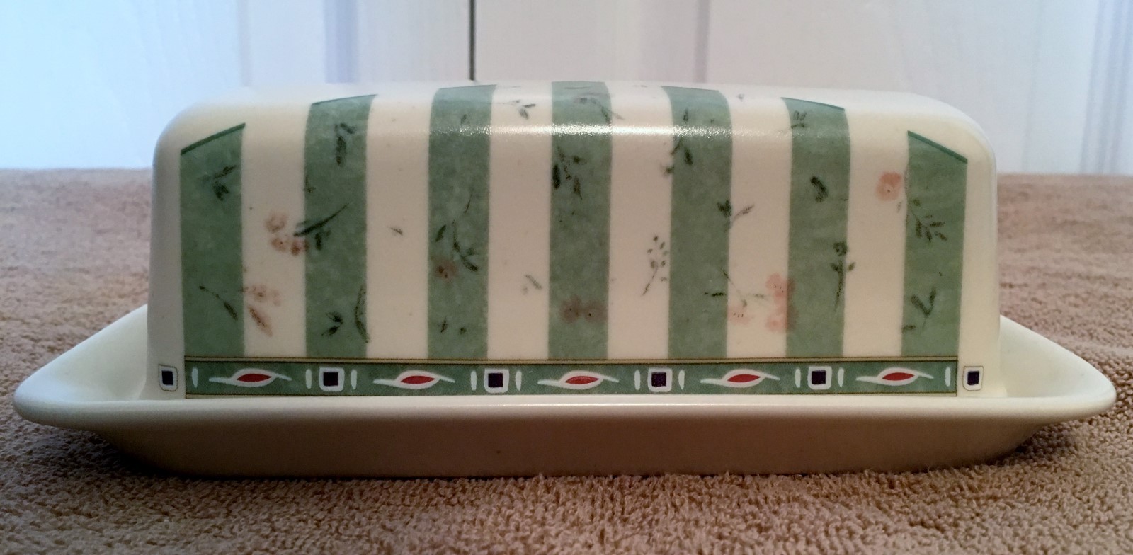 Pfaltzgraff Naturewood Garden ¼ Pound COVERED BUTTER DISH with LID-EUC