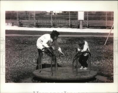1994 Press Photo Mother and child playing at Frontier Park - mja30315