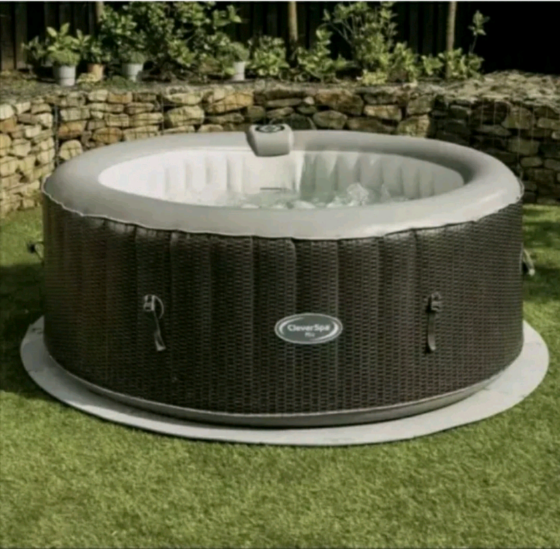 Cleverspa Mia 4 person Hot Tub like Lazy Spa. Brand new in Bristol