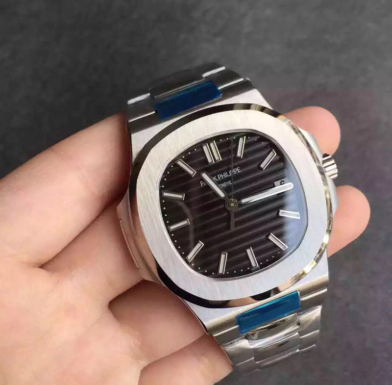 Patek Philippe Nautilus Jumbo 5711 Black Textured Dial S/S SW324 | in Sheffield, South Yorkshire