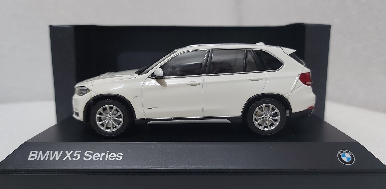 BMW X5 Series F15 iDrive 5.0i 2014 Alpine White 1:43 Kyosho
