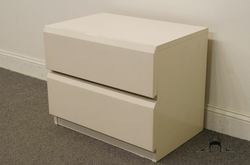 LANE FURNITURE Contemporary White Lacquered 26
