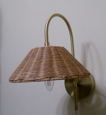 NWOT WALL MOUNTED BRASS GOOSENECK LAMP SCONCE w/WOVEN RATTAN BASKET SHADE