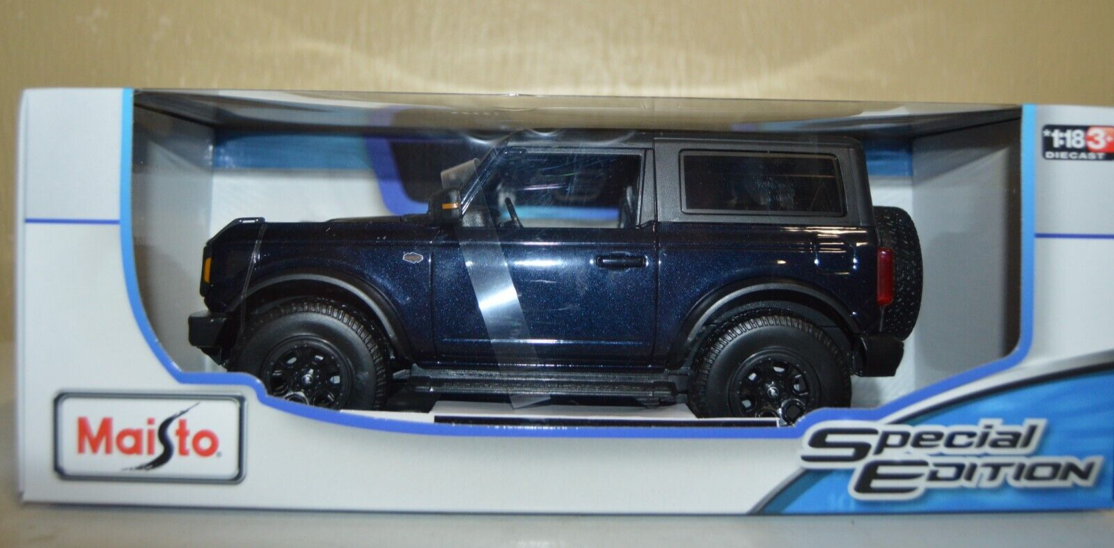 1/18 Ford Bronco Wildtrak 2021 Maisto製 Amazon.com: Maisto 2021 Ford Bronco Wildtrak Dark Blue