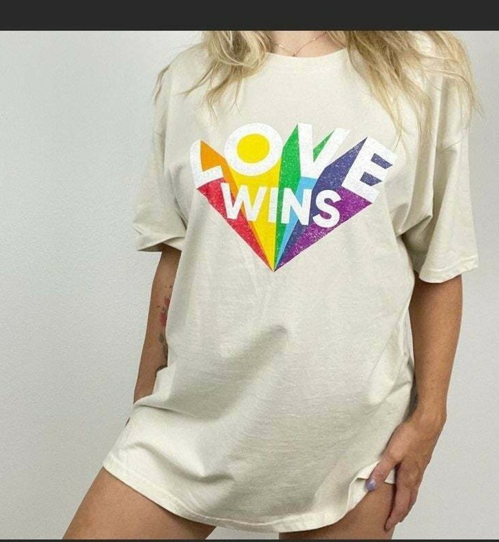 Ui love wins all. Love wins all текст. Love wins all текст. Love wins. Love wins all текст.