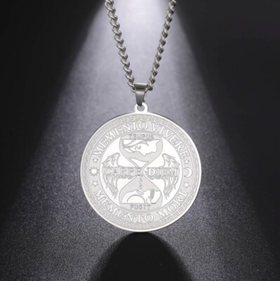Halskette mit Memento Mori Vivere Carpe Diem Tempus Fugit Anhänger Philosophie