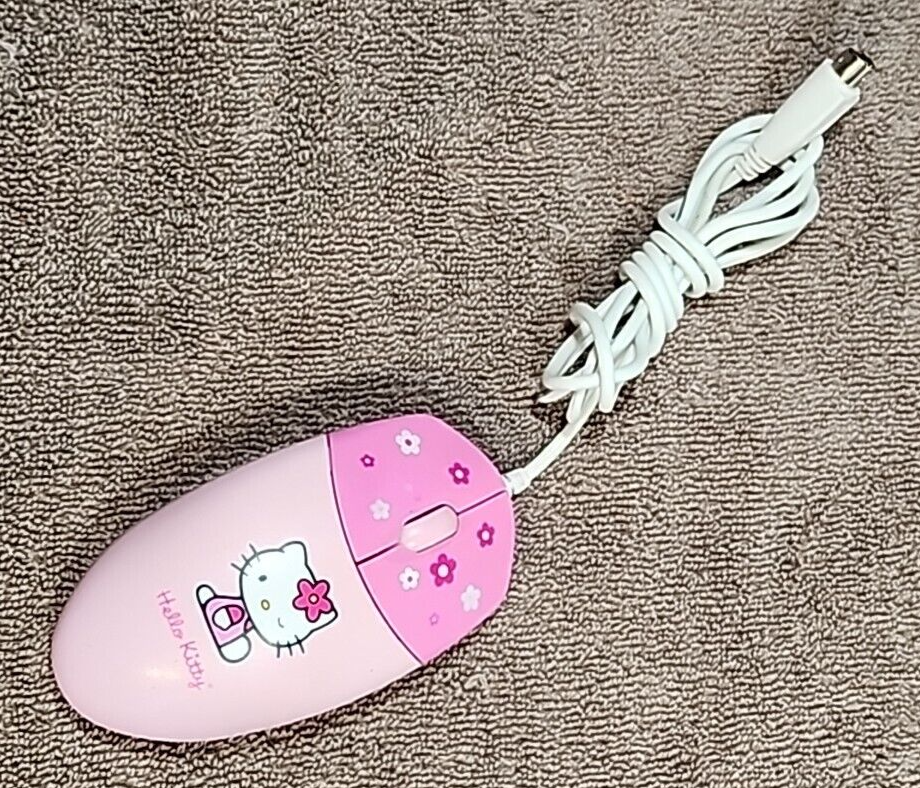 HELLO KITTY×atmos pink KidRobot Sanrio Hello Kitty Light Pink Astronaut 13
