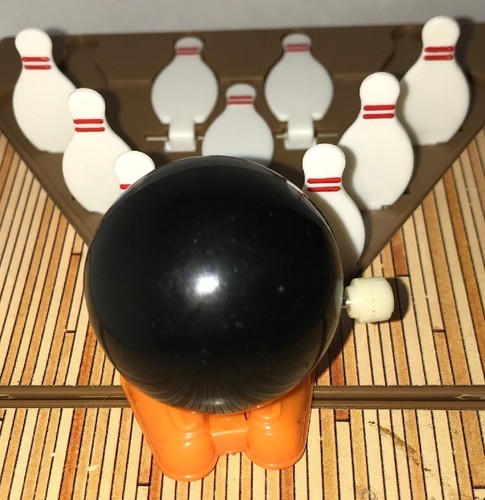 VINTAGE PLASTIC TOMY WINDUP STROLLING BOWLING BALL & FOLDING LANE PLAY-SET TOY !