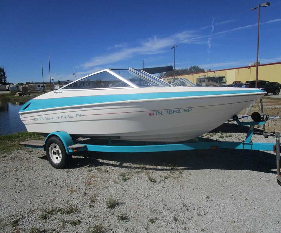 PRE-OWNED 1993 BAYLINER 1850SS BOWRIDER STOCK# G2900B