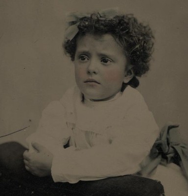 TINTYPE YOUNG GIRL, TANGLE OF CURLS, TINTED. BEAUTIFUL AND RARE IMAGE.