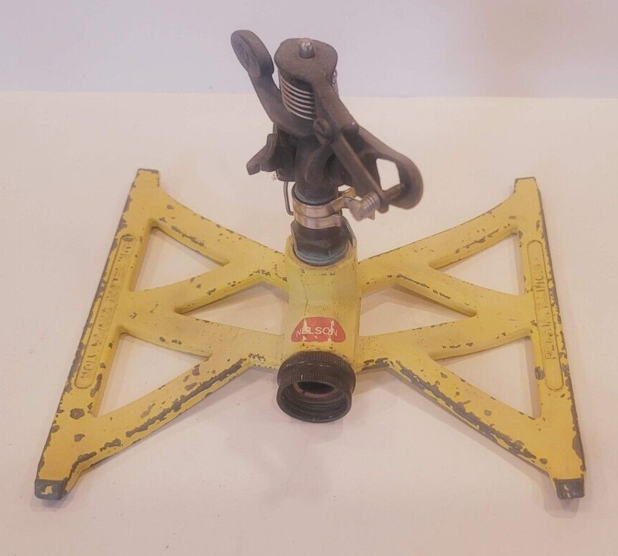 L.R. Nelson Vtg Metal Yellow Lawn Sprinkler DE7924 Alpha II Peoria IL