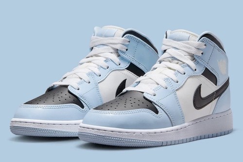 ★韓国の人気【NIKE】★NIKE AIR JORDAN 1 MID★25-31cm★ ☆韓国の人気【NIKE】☆NIKE AIR JORDAN 1 MID☆25-31cm☆ (Nike