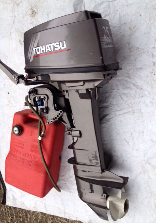 Tohatsu 25 Hp 2 Stroke Tiller Controlled Long Shaft Manul Start in