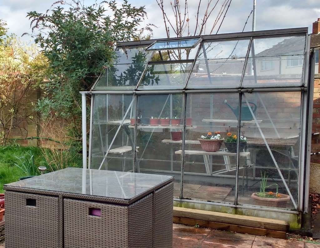 8' x 5' aluminium greenhouse, all glass panels, in good condition