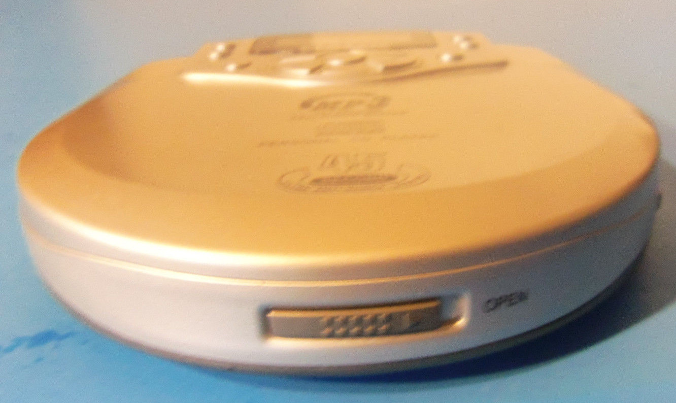 2001 Classic CD player / Mp3 Decoder 105 sec anti-shock Tested Works