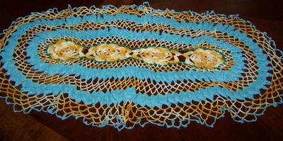 VINTAGE HANDMADE CROCHETED OBLONG DOILY 3D FLOWERS & RIBBON 18 X 30