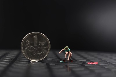 1/87 Skateboard boy Scene Minitures Doll Figures For Cars Vehicles Model Toy