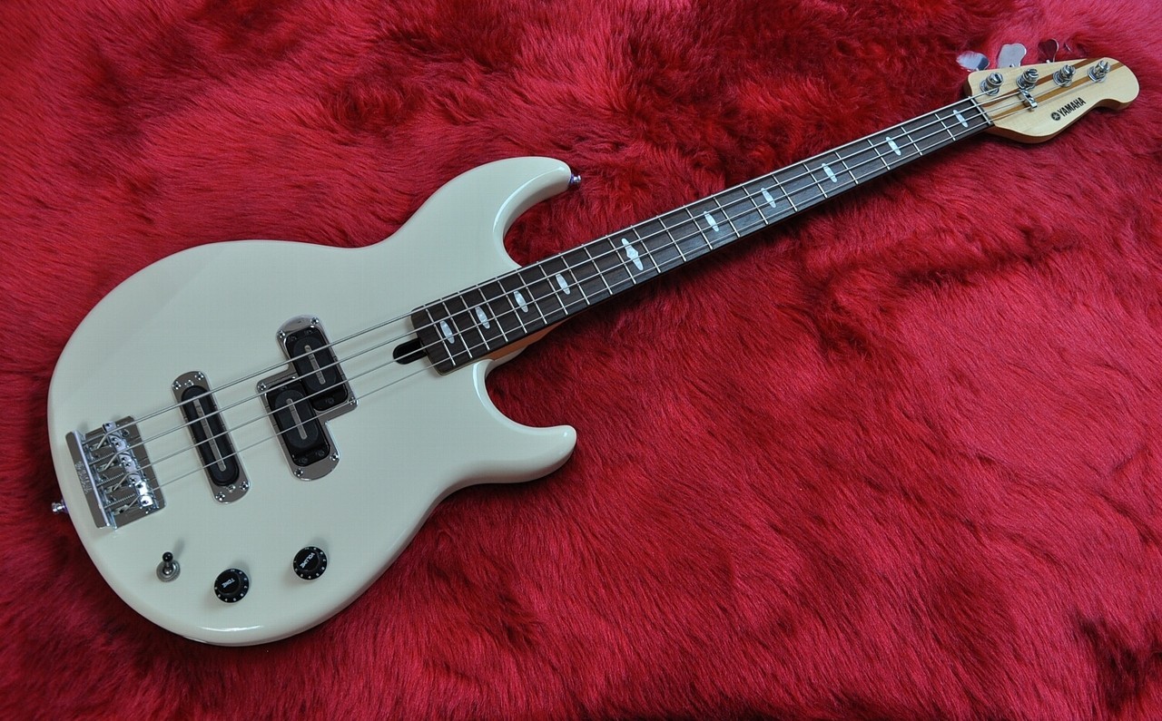 ベース YAMAHA BB1024 Yamaha) BB1024 Vintage White Electric Bass Guitar W/Gig Bag