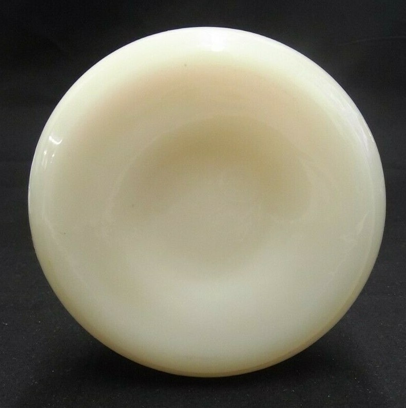 HAND BLOWN OPAQUE GLASS CREAM FLOWER SHAPED ART VASE 11