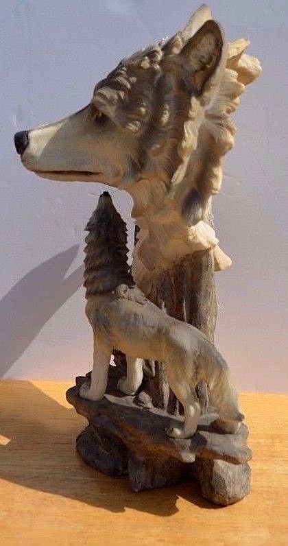 Howling Grey Wolf 16