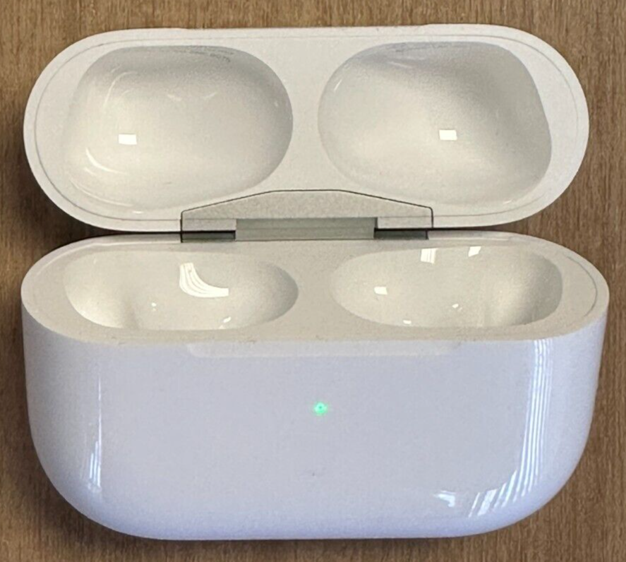 AirPods Pro wireless charging case 箱あり Apple Airpods Pro 2nd Gen Wireless Charging Case - Original