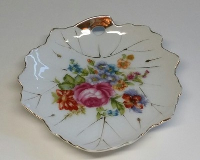 VINTAGE DECORATIVE NASCO TRINKET DISH FLOWERS GOLD RIM LEAF DESIGN
