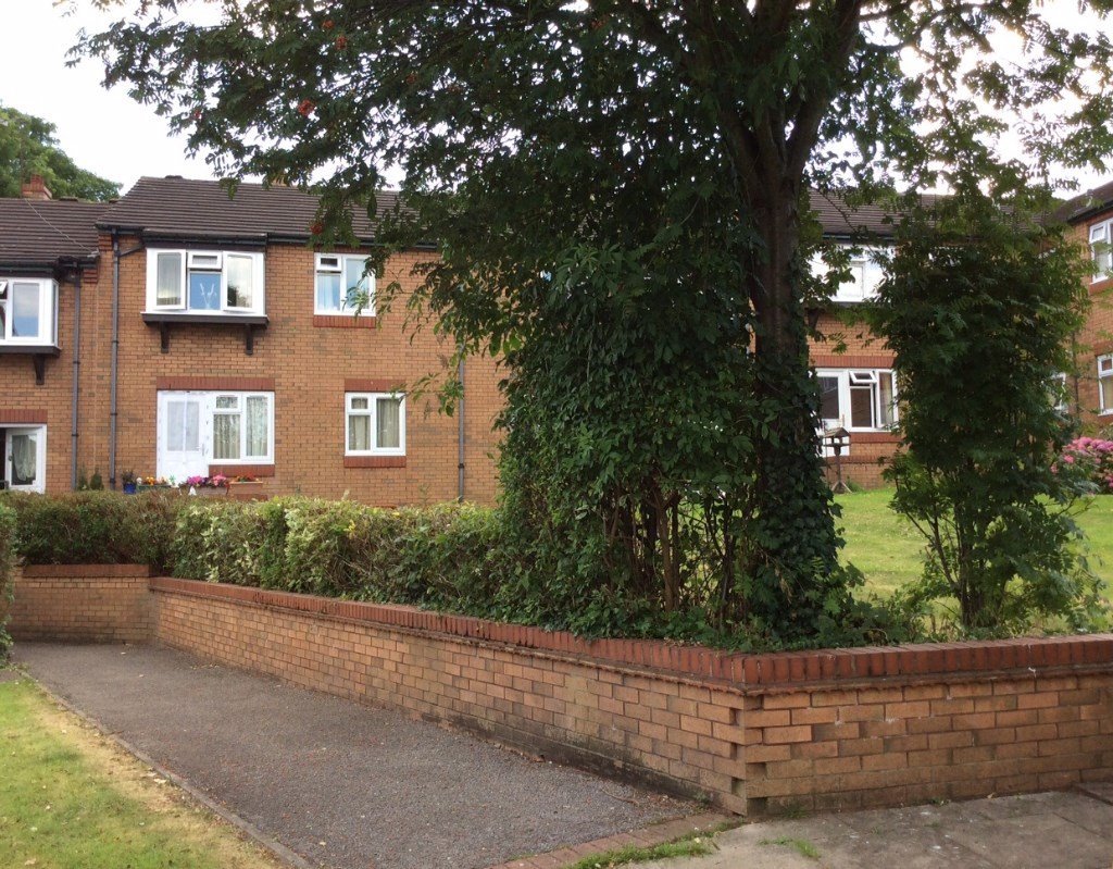 GREENSIDE, GREASBROUGH, ROTHERHAM. ONE BED FIRST FLOOR FLAT OVER 55's