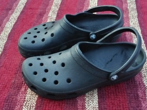 Crocs Mens Classic Black Round Toe Slip On Clogs Shoes Sz 12  display picture 3
