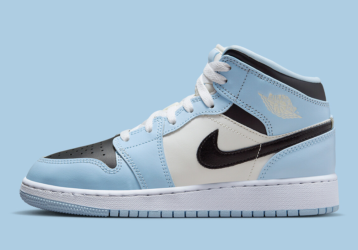 

Nike Air Jordan 1 Mid GS -#39;-#39;Ice Blue-#39;-#39;UNC Black University Blue 555112-401 Размер GS, Синий, Air Jordan 1 Mid