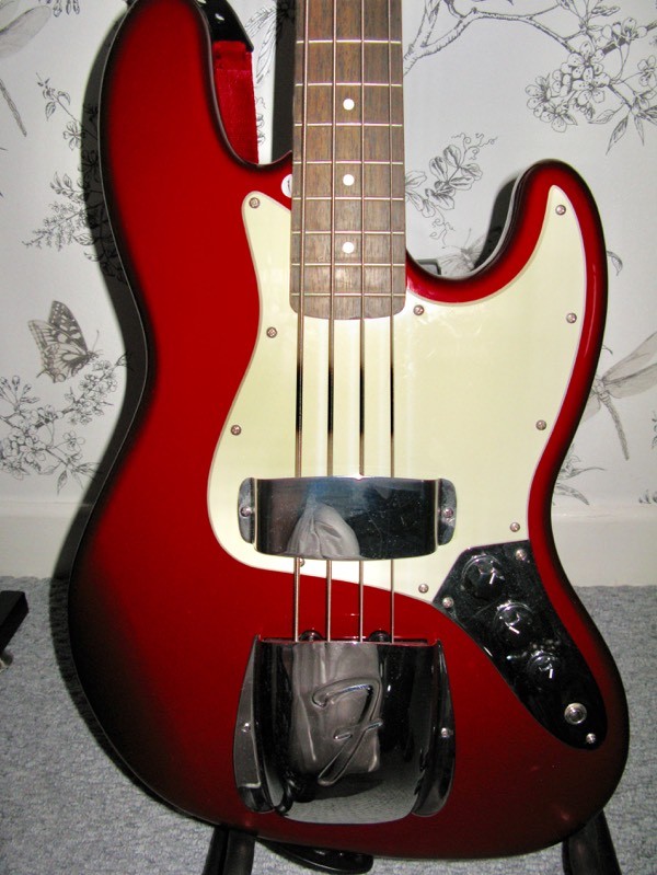 Fender squire j bass guitar 60s styling lipstick red in Abergavenny