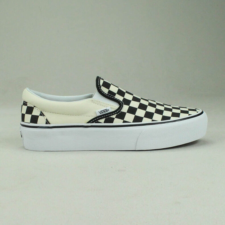 Vans Slipper Plateau Schachbrett SchwarzWeiß Turnschuhe Die Plateau Vans kommen in 2020 | Vans, Vans schachbrett