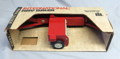 Vintage Hard To Find 1/16 International Hay Baler Farm Toy Implement #447 NIB