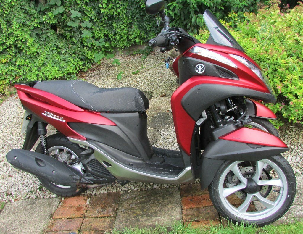 Yamaha Tricity 3 wheel 125cc scooter Red Low miles VGC comfortable