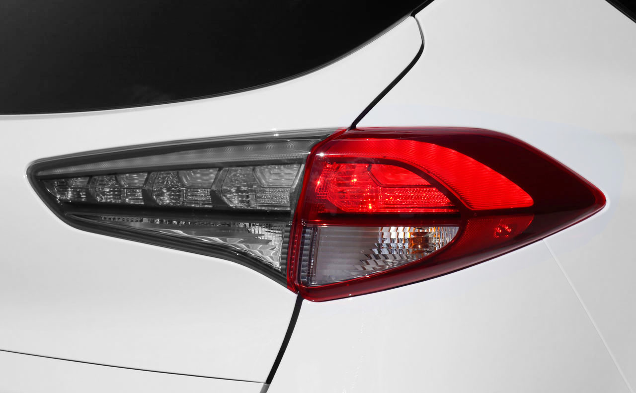 OEM Hyundai TUCSON 2016-2017 Rear Tail Light Lamp RH Outer OEM Hyundai TUCSON 2016-2017 Rear Tail Light Lamp RH Outer