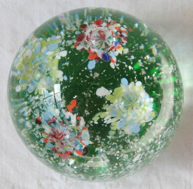 Paperweight Art Glass Ice Pick Flower attributed to John Gentile
